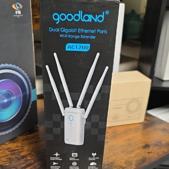 Good Lad AC1200 Dual Gigabit Ethernet Ports Wi-Fi Range Extender - White - Picture 1 of 3